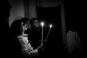 Reportage photo en noir et blanc du baptme de Calie et Guillaume